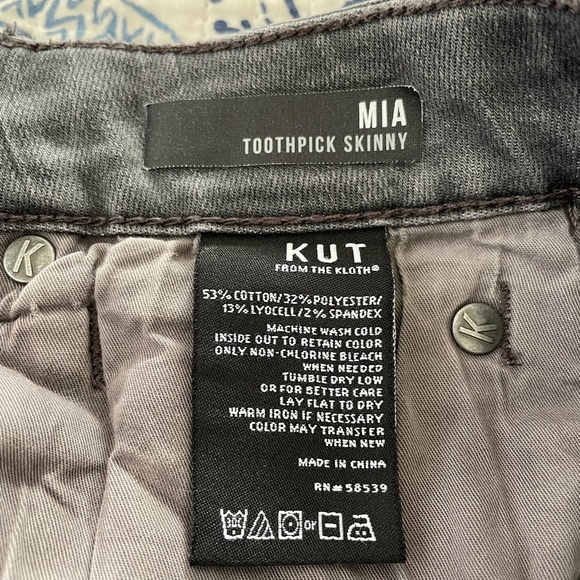 Kut from the Kloth Toothpick Skinny Jeans, Black wash, Women Size 4 - Picture 4 of 10